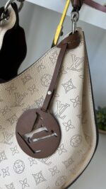 Louis Vuitton Carmel Mahina Cream - Image 5