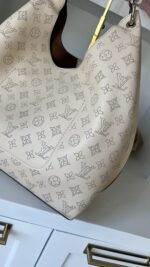 Louis Vuitton Carmel Mahina Cream - Image 8