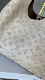Louis Vuitton Carmel Mahina Cream - Image 9
