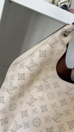 Louis Vuitton Carmel Mahina Cream - Image 11