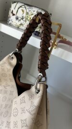 Louis Vuitton Carmel Mahina Cream - Image 12