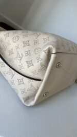 Louis Vuitton Carmel Mahina Cream - Image 17