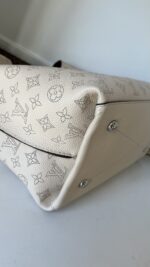 Louis Vuitton Carmel Mahina Cream - Image 18