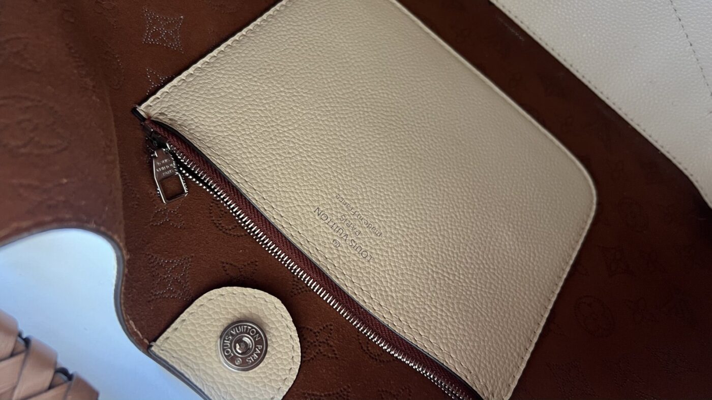 Louis Vuitton Carmel Mahina Cream - Image 22