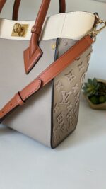 Louis Vuitton On My Side MM - Image 2