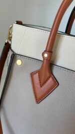 Louis Vuitton On My Side MM - Image 5