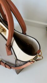 Louis Vuitton On My Side MM - Image 8
