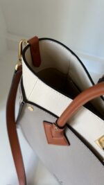 Louis Vuitton On My Side MM - Image 9