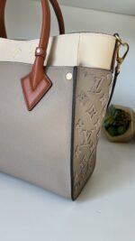 Louis Vuitton On My Side MM - Image 11