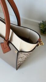 Louis Vuitton On My Side MM - Image 14