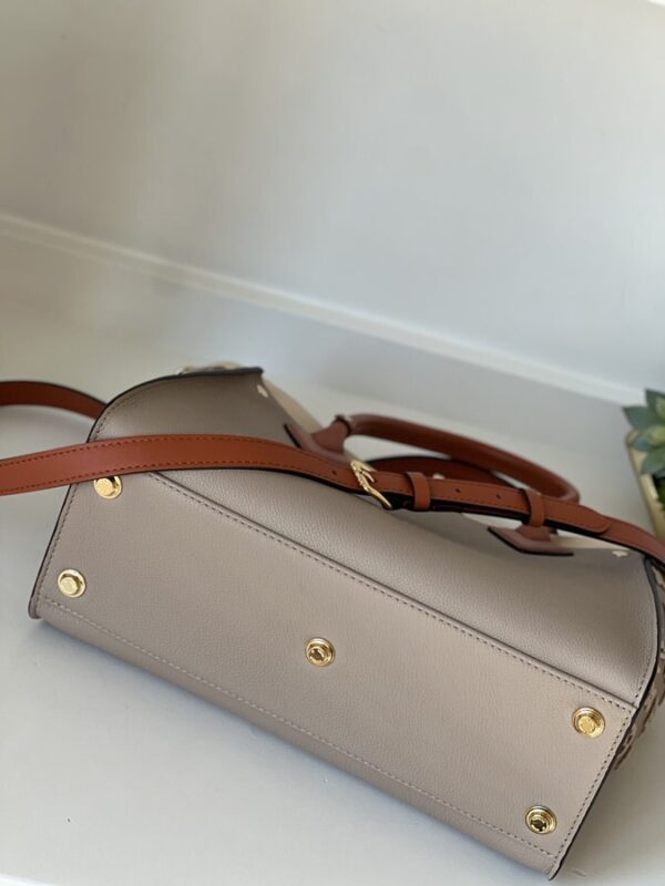 Louis Vuitton On My Side MM - Image 16