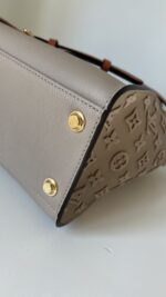 Louis Vuitton On My Side MM - Image 17