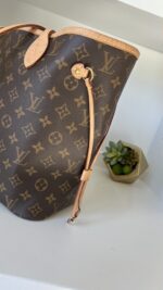 Louis Vuitton Neverfull MM Monogram Pivoine - Image 12