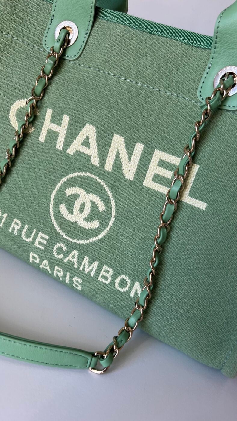 Chanel Small Deauville With Pouch Green - Image 3