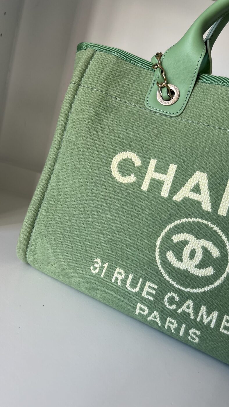Chanel Small Deauville With Pouch Green - Image 4