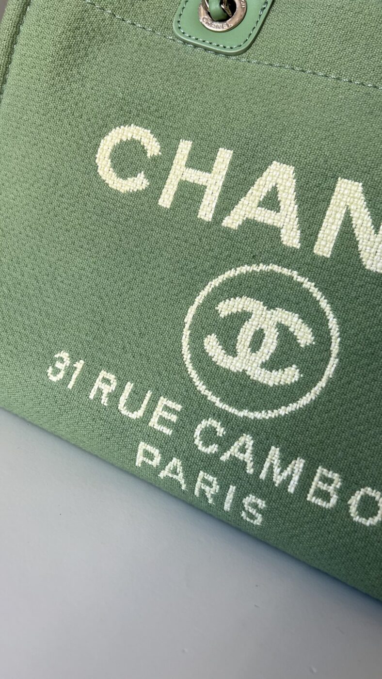 Chanel Small Deauville With Pouch Green - Image 5