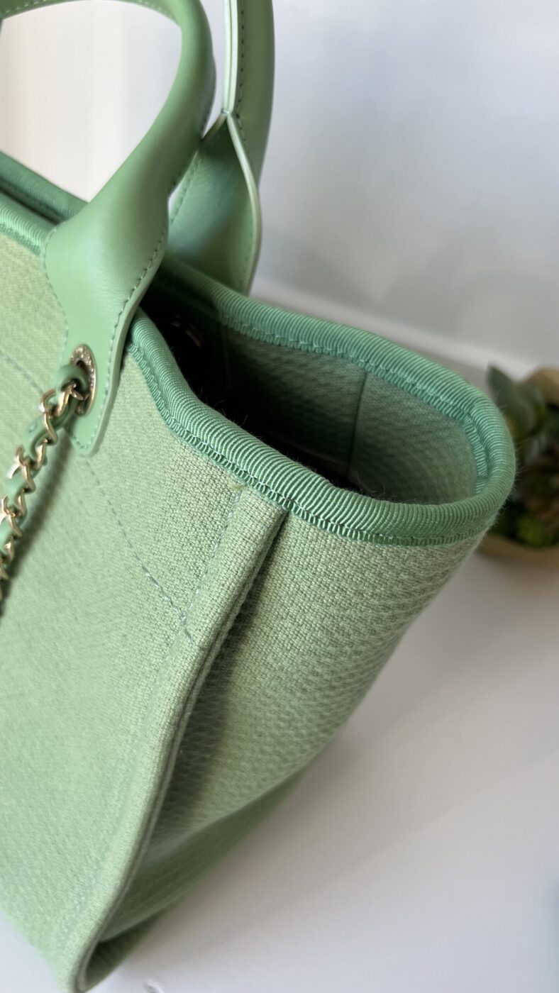 Chanel Small Deauville With Pouch Green - Image 9