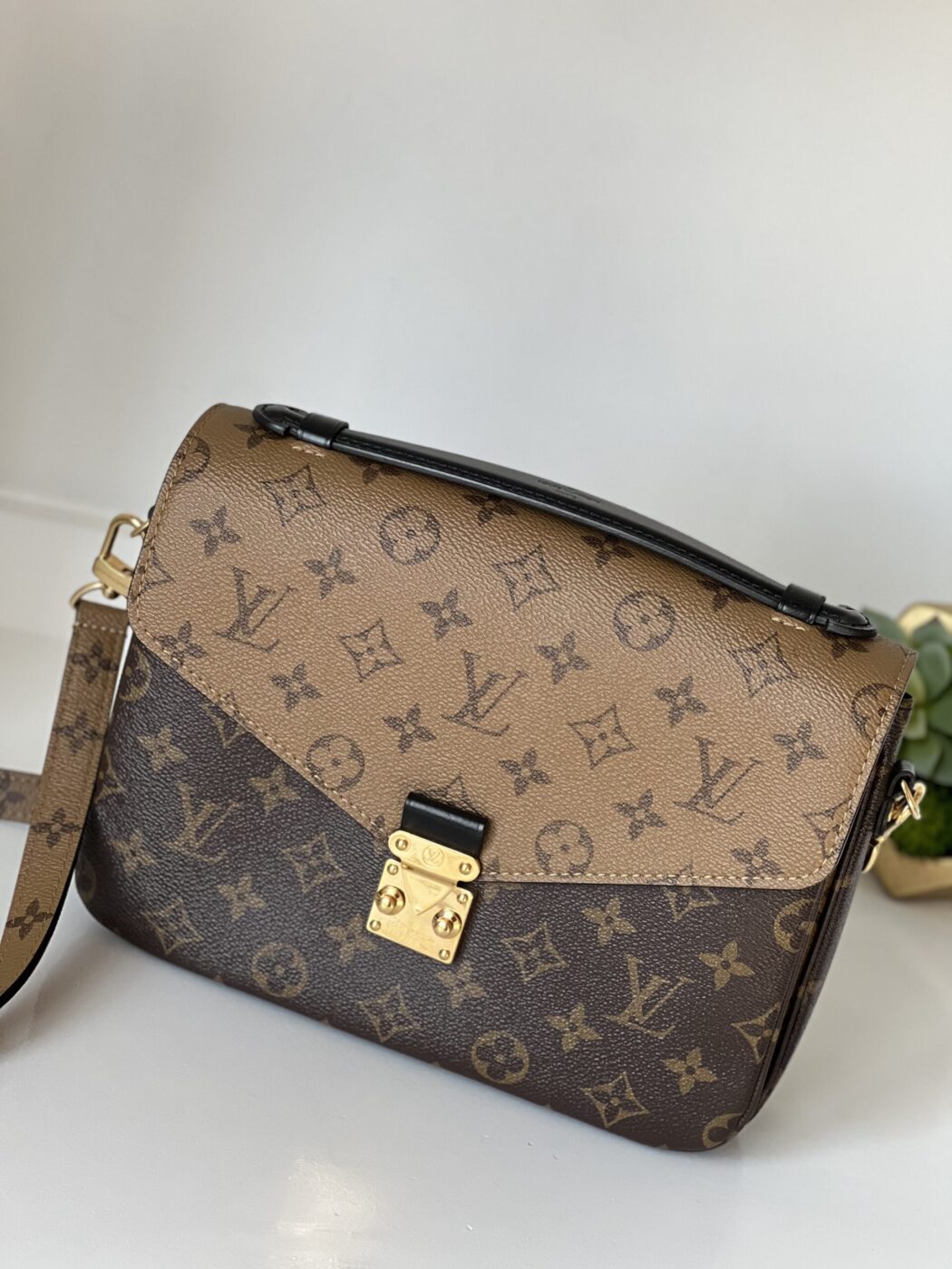 Louis Vuitton Pochette Metis Reverse - Image 1