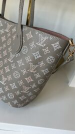 Louis Vuitton Blossom MM Mahina Shoulder/Crossbody Bag Flight Mode - Image 3
