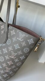 Louis Vuitton Blossom MM Mahina Shoulder/Crossbody Bag Flight Mode - Image 9