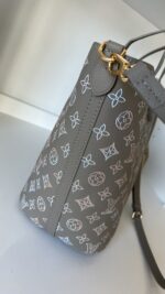 Louis Vuitton Blossom MM Mahina Shoulder/Crossbody Bag Flight Mode - Image 16