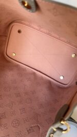 Louis Vuitton Blossom MM Mahina Shoulder/Crossbody Bag Flight Mode - Image 20