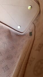 Louis Vuitton Blossom MM Mahina Shoulder/Crossbody Bag Flight Mode - Image 21
