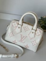 Louis Vuitton Speedy 20 Bandouliere By The Pool