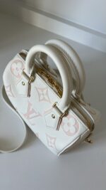 Louis Vuitton Speedy 20 Bandouliere By The Pool - Image 4