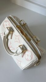 Louis Vuitton Speedy 20 Bandouliere By The Pool - Image 7