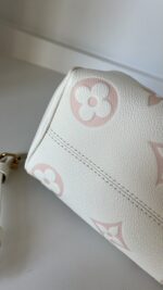 Louis Vuitton Speedy 20 Bandouliere By The Pool - Image 11