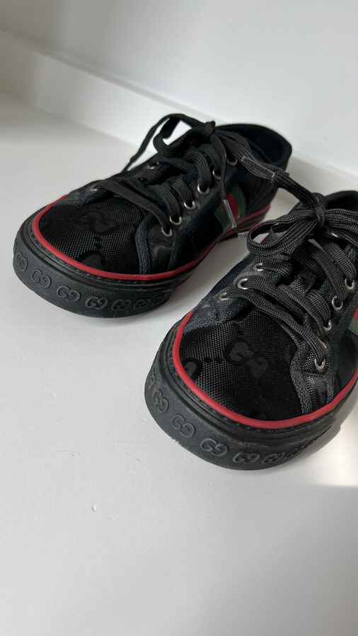 Gucci Tennis Shoes Size Men 8 - LVLENKA Luxury Consignment display picture 1