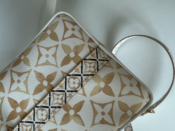 Louis Vuitton Monogram Giant By The Pool 2.0 Speedy Bandouliere 25 Beige - Image 9