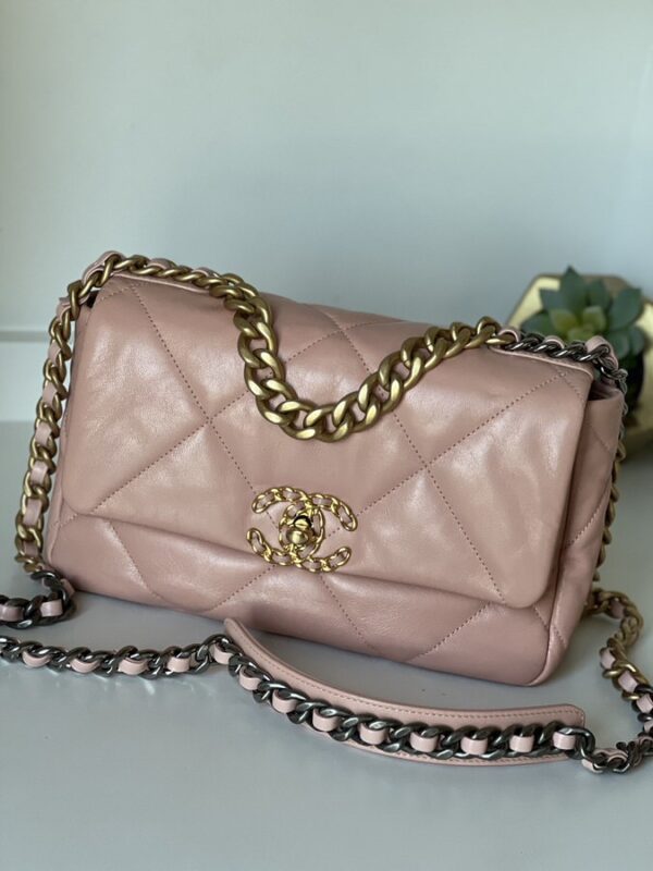 Chanel 19 Small/Medium Light Pink Lambskin - Image 2