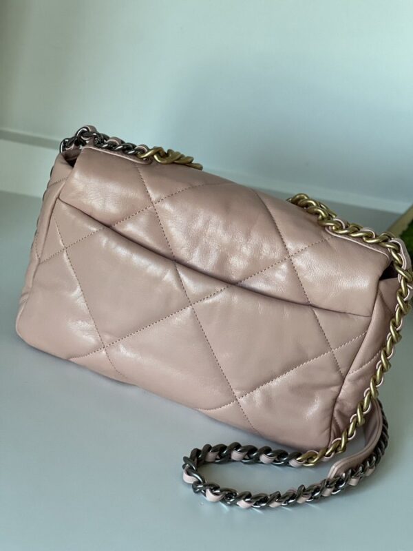 Chanel 19 Small/Medium Light Pink Lambskin - Image 10