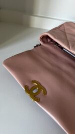 Chanel 19 Small/Medium Light Pink Lambskin - Image 17