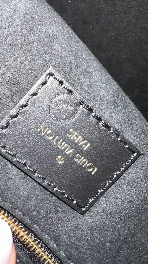 Louis Vuitton OnTheGo PM Empreinte Noir - Image 10