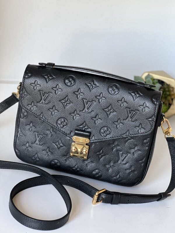 Louis Vuitton Pochette Metis Empreinte Noir