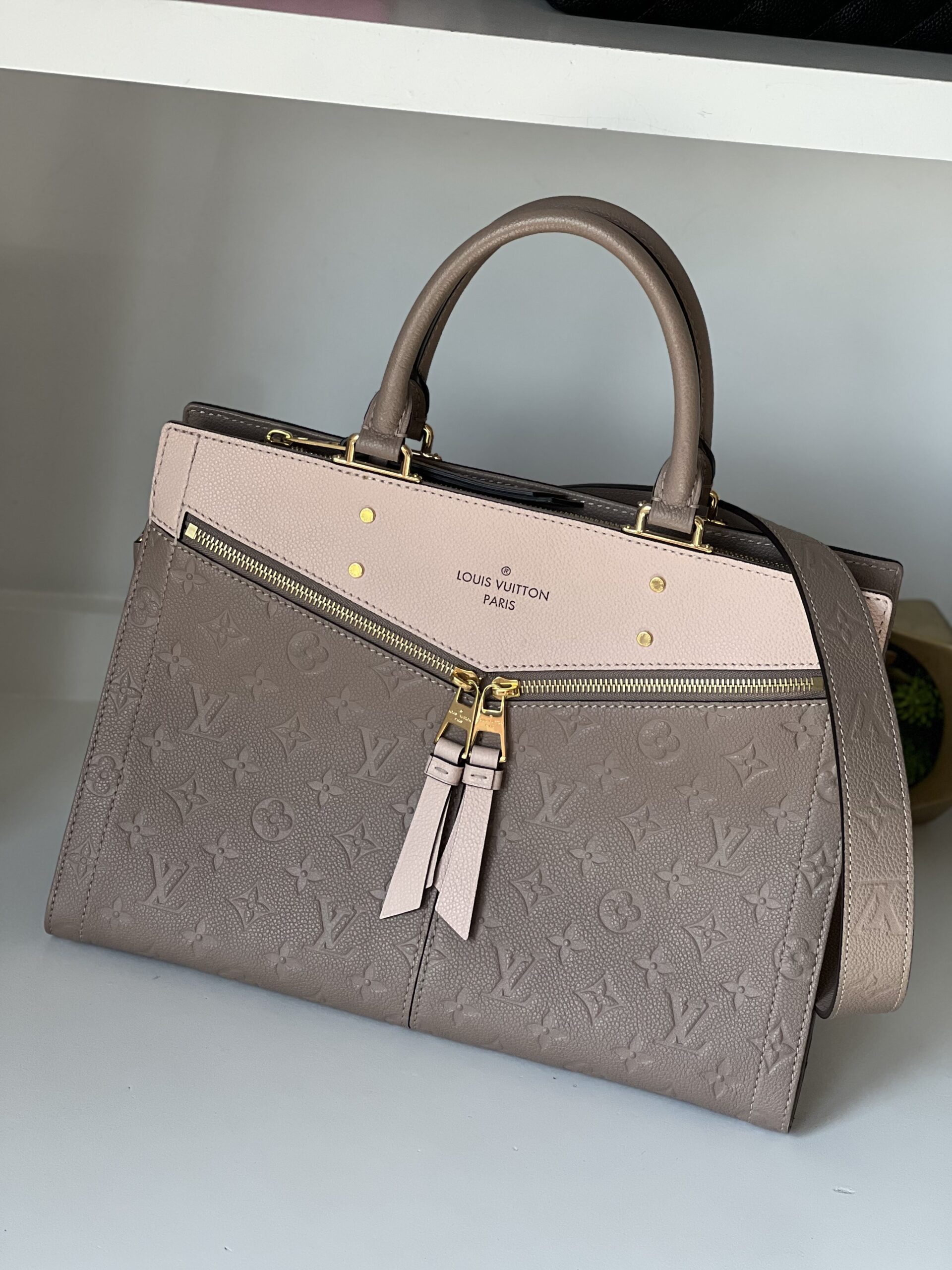 IMG_5993 Louis Vuitton Sully MM Empreinte Papyrus Cream - Image 1