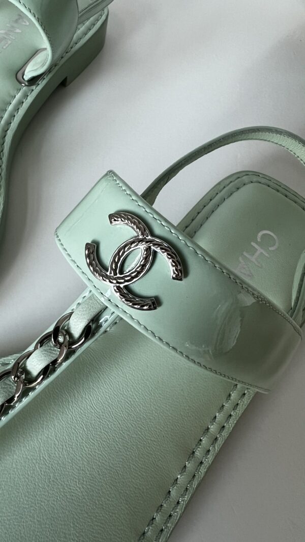 Chanel Lambskin Patent Chain CC Logo Thong Flat Sandals 38.5 Green - Image 3