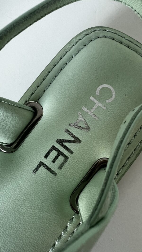 Chanel Lambskin Patent Chain CC Logo Thong Flat Sandals 38.5 Green - Image 4