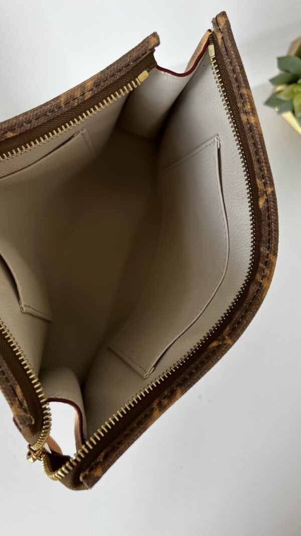 Louis Vuitton Flight Mode Toiletry Pouch - Image 9