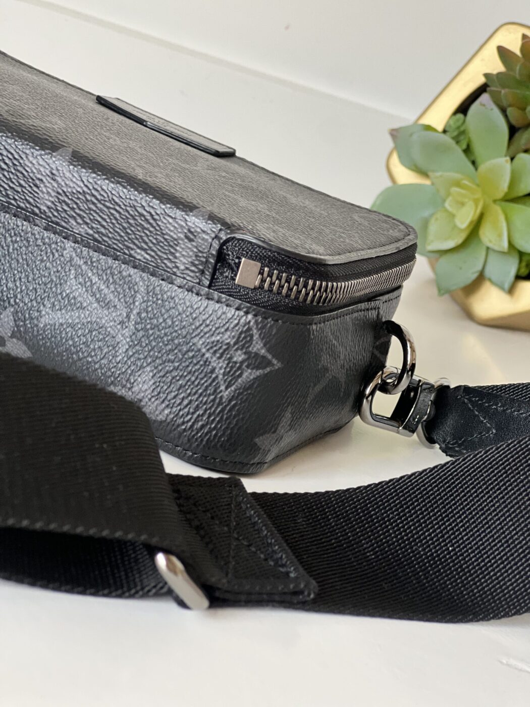 Louis Vuitton Alpha Wearable Wallet Monogram Eclipse - Image 3