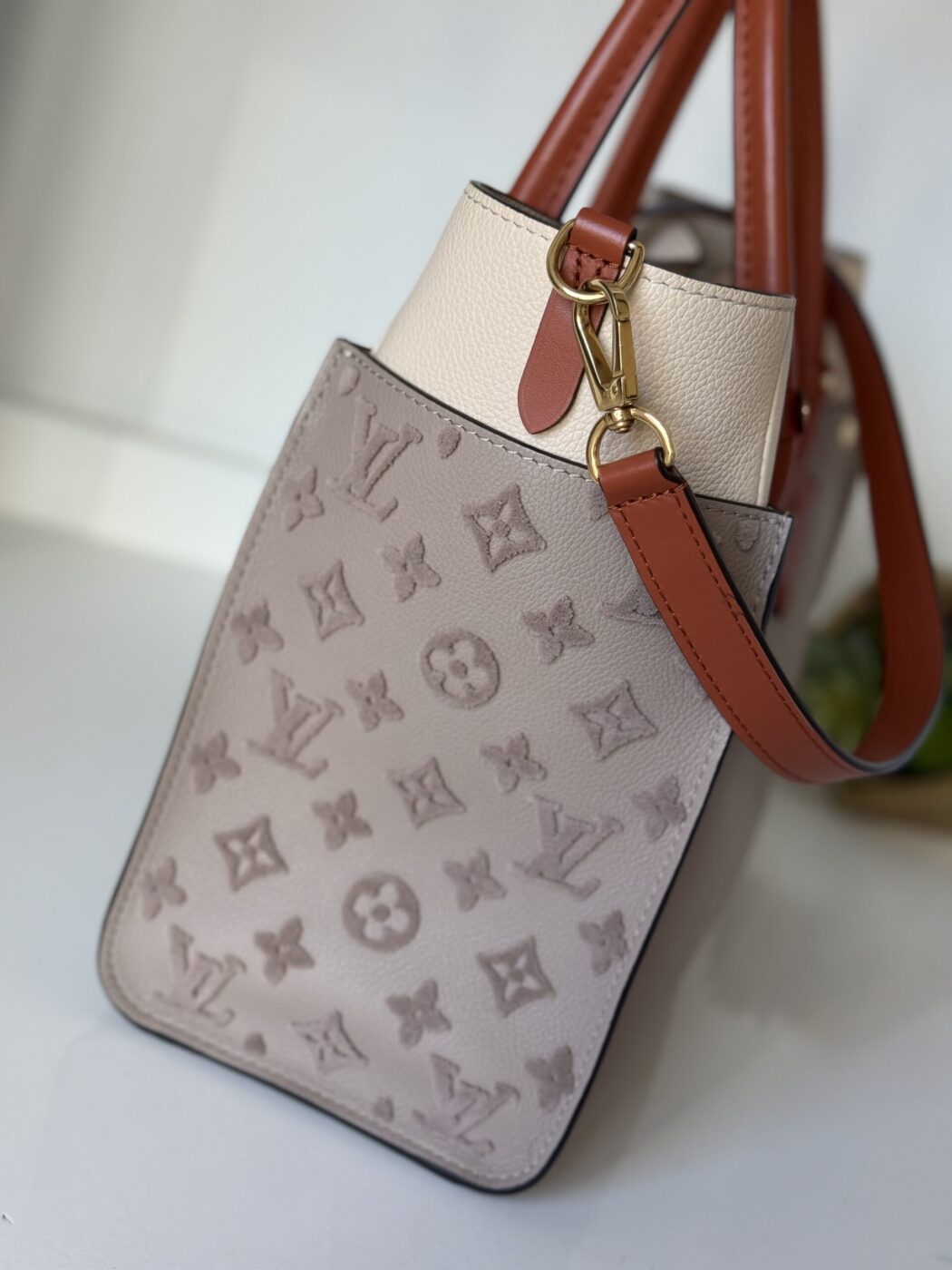 Louis Vuitton On My Side MM - Image 3