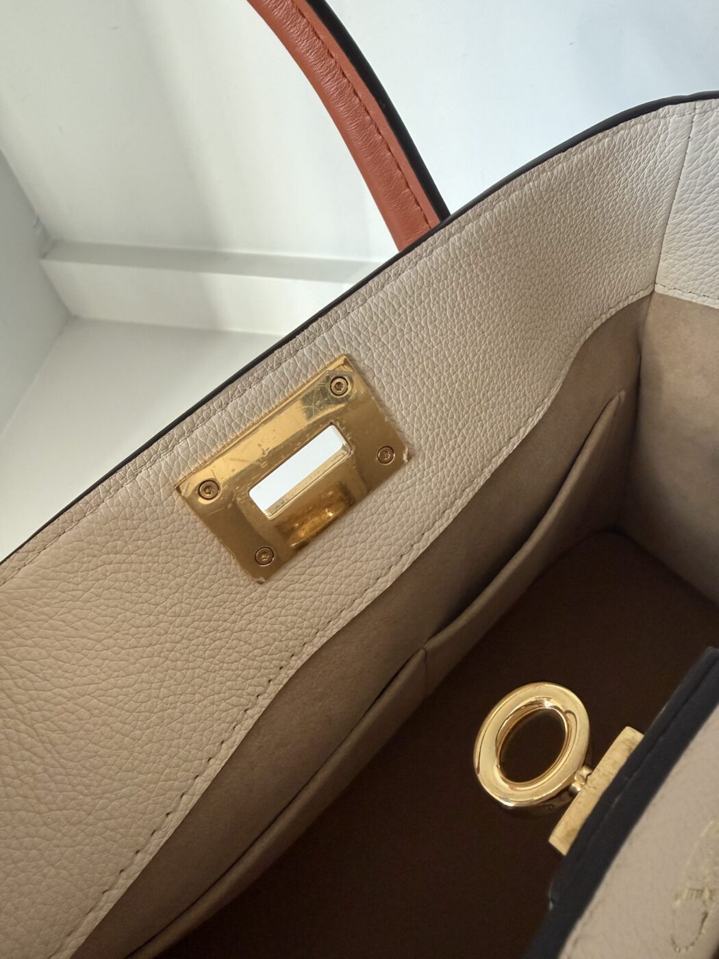 Louis Vuitton On My Side MM - Image 17