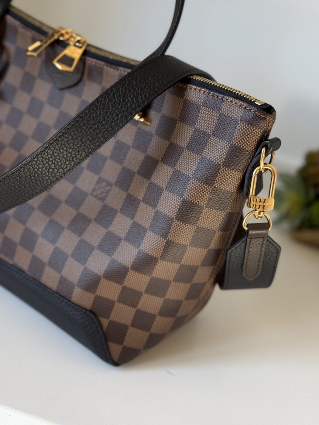 Louis Vuitton Hyde Park Crossbody Damier Ebene - Image 2