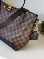 Louis Vuitton Hyde Park Crossbody Damier Ebene - Image 2