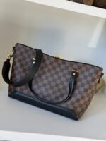Louis Vuitton Hyde Park Crossbody Damier Ebene - Image 5
