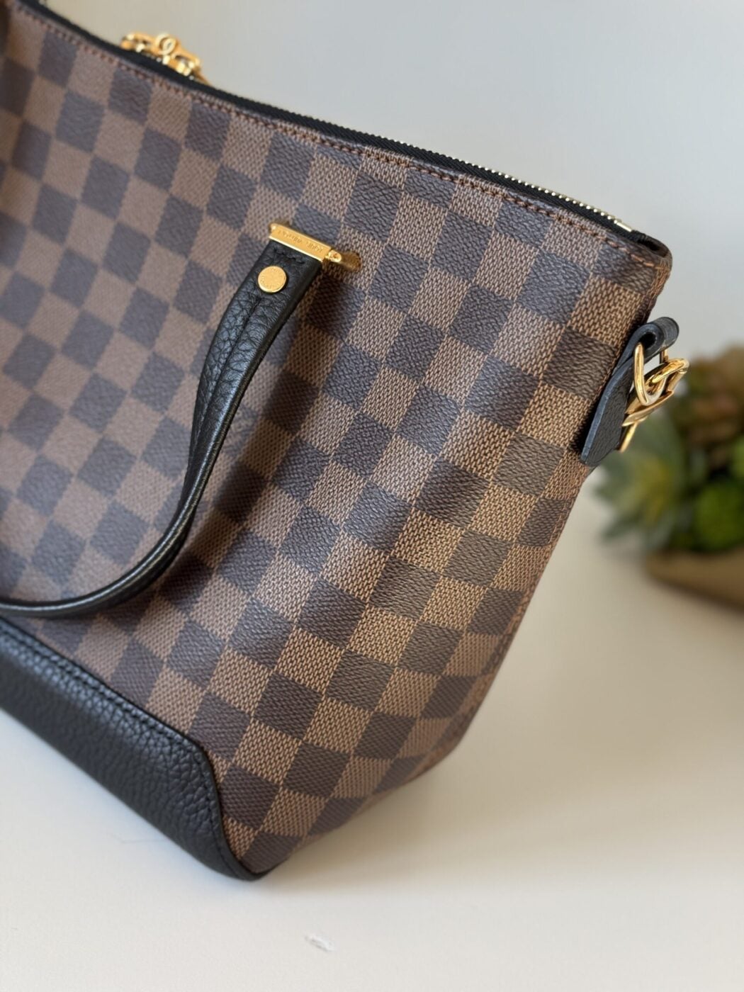Louis Vuitton Hyde Park Crossbody Damier Ebene - Image 6