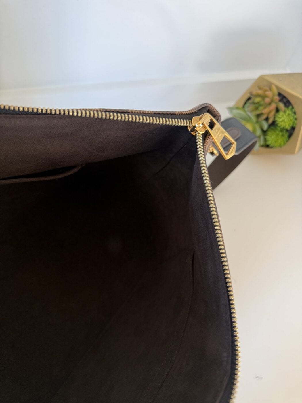 Louis Vuitton Hyde Park Crossbody Damier Ebene - Image 14